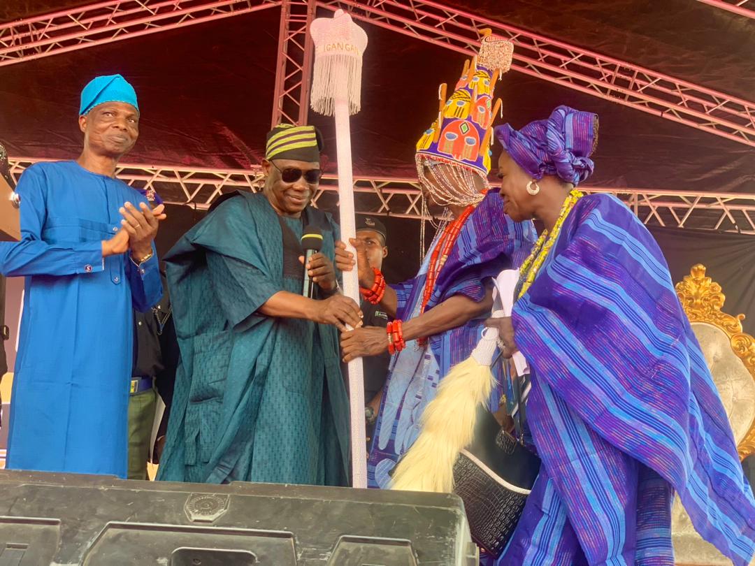 Makinde presents staff of office to new Asigangan of Igangan land
