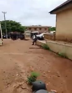 VIDEO: People have left Owa Onire town in Kwara State, Oba not seen, palace shut